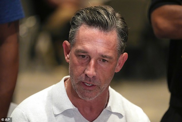 Tréner NFL kritizuje masívne medializovaný zápas ligy v Austrálii štyrmi Tréner San Francisco 49ers Kyle Shanahan (na snímke) odsúdil rozhodnutie odohrať zápas NFL s Austráliou.