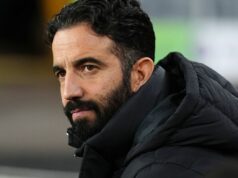 Tréner Ruben Amorim ukazuje prstom po tom, čo prelomil mlčanie o frustrácii Man Utd Ruben Amorim