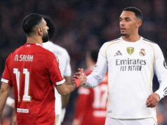 Trent Alexander-Arnold posiela Mo Salahovi trojslovný odkaz, keď ho hviezda Liverpoolu nasleduje Alexander-Arnold