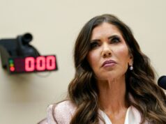 Trump vymení šéfku vnútornej bezpečnosti Kristi Noemovú za Markwayna Mullina | Správy Donalda Trumpa Trump vymení šéfku vnútornej bezpečnosti Kristi Noemovú za Markwayna Mullina | Správy Donalda Trumpa