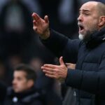 Igor Tudor hovorí s funkcionármi