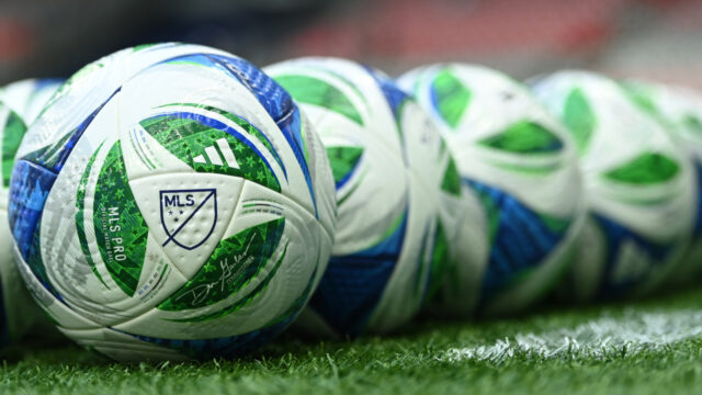 Tureckí giganti po 23-ročnej hviezde Tottenhamu, ktorá bola v posledných Tureckí giganti po 23-ročnej hviezde Tottenhamu, ktorá bola v posledných troch sezónach dôležitým kolieskom v strede poľa Spurs