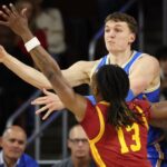 UCLA dominuje rivalovi USC, aby si zabezpečila double bye na turnaji Big Ten