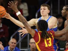 UCLA dominuje rivalovi USC, aby si zabezpečila double bye na turnaji Big Ten UCLA dominuje rivalovi USC, aby si zabezpečila double bye na turnaji Big Ten