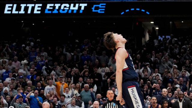 UConn omráči Duka v zápase Elite Eight UConn omráči Duka v zápase Elite Eight