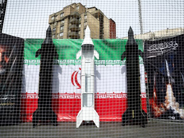 USA hovoria samy so sebou, hovorí Irán, zatiaľ čo Trump tvrdí, že kolesá diplomacie sa otáčajú | Americko-izraelská vojna proti Iran News
