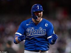 USA sa len o vlások vyhýbajú ponižujúcemu vypadnutiu World Baseball Classic, keďže Taliansko porazilo Mexiko historickým homerunom od kapitána Taliansko pomohlo tímu USA preraziť jeho vstupenku do vyraďovacej fázy World Baseball Classic