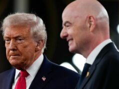 USA sú na ceste k zápasu s Iránom na Svetovom pohári, keď FIFA čelí situácii nočnej mory Prezident Donald Trump a prezident FIFA Gianni Infantino