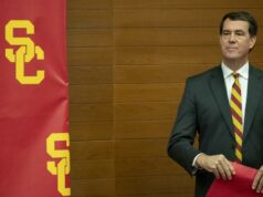 USC dosiahne urovnanie v súdnom spore Mikea Bohna za rasové obťažovanie USC dosiahne urovnanie v súdnom spore Mikea Bohna za rasové obťažovanie