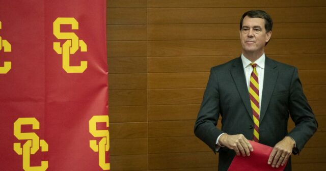 USC dosiahne urovnanie v súdnom spore Mikea Bohna za rasové obťažovanie
