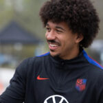 MARIETTA, GRUZÍNSKO – 23. marca: Chris Richards zo Spojených štátov amerických sa zahrieva počas tréningu USMNT na cvičisku Children's Healthcare of Atlanta Training Ground 23. marca 2026 v Marietta v štáte Georgia. (Foto: John Dorton/ISI Photos/USSF/Getty Images)