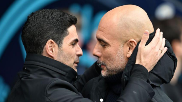 Pep Guardiola má za sebou lepšie súboje so svojím bývalým asistentom v Manchestri City Mikelom Artetom
