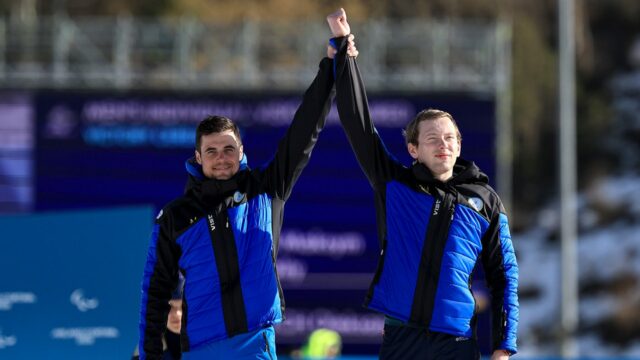 Ukrajinský biatlonista trénuje s ChatGPT, získal striebornú medailu na paralympijských hrách
