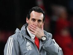 Unai Emery bol vyhodený šesť mesiacov po rovnakej chybe Arsenalu, ktorá stála Mikela Artetu vo finále LONDÝN, ANGLICKO - 22. marca: Kepa Arrizabalaga z Arsenalu nedokázal kontrolovať loptu predtým, ako Nico O'Reilly z Manchestru City (bez obrázku) strelil prvý gól svojho tímu počas finálového zápasu Carabao Cupu medzi Arsenalom a Manchestrom City na štadióne Wembley 22. marca 2026 v Londýne v Anglicku. (Foto: Julian Finney/Getty Images)