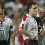 Hráči Anglicka sa pozerajú na svoj odchod z Euro 2004