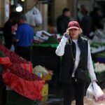 Uprostred americko-izraelských útokov ľudia v Iráne bojujú o prežitie v chorom hospodárstve | Americko-izraelská vojna proti Iránu