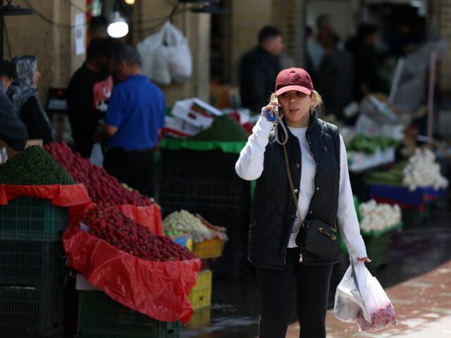 Uprostred americko-izraelských útokov ľudia v Iráne bojujú o prežitie v chorom hospodárstve | Americko-izraelská vojna proti Iránu
