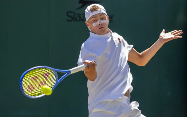 Uviaznutí hráči kritizujú reakciu ATP počas útokov na SAE Cruz Hewitt vo Wimbledone