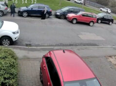 V okamihu narazilo auto do moslimky za bieleho dňa | Správy o islamofóbii V okamihu narazilo auto do moslimky za bieleho dňa | Správy o islamofóbii