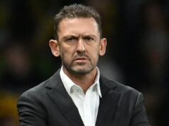 Varovný výstrel trénera Socceroos Tonyho Popoviča pre mladé hviezdy ENTITLED, ktoré prebehli do iných krajín – pod mojim dohľadom nebude žiadna voľná jazda Tréner Socceroos Tony Popovic kritizoval rastúci počet vychádzajúcich hviezd, ktoré sa vrátili do národného tímu niekoľko mesiacov po majstrovstvách sveta.