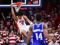 Veliaci úsek dostane č. 2 Arizona cez č. 14 Kansas Basketbal NCAA: Kansas v Arizone