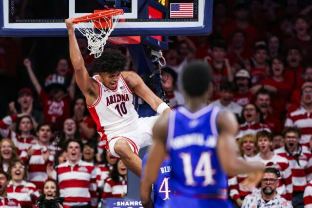 Veliaci úsek dostane č. 2 Arizona cez č. 14 Kansas Basketbal NCAA: Kansas v Arizone