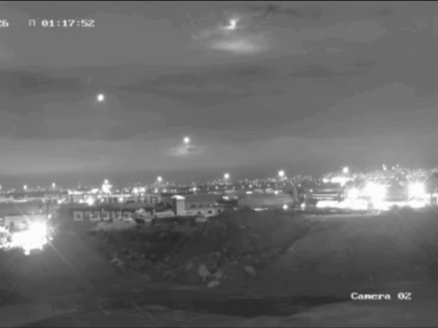 Videá ukazujú vlnu rakiet vypálených z Libanonu na Izrael | Videá ukazujú vlnu rakiet vypálených z Libanonu na Izrael | Izrael útočí na Libanon