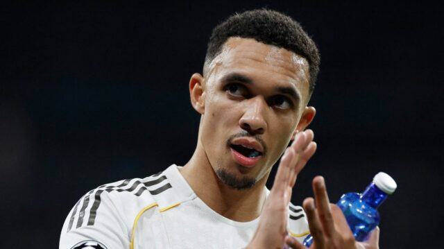 "Videl som kritiku Trenta Alexandra-Arnolda - bývalý muž z Liverpoolu Anglický obranca Realu Madrid #12 Trent Alexander-Arnold je vystriedaný počas posledného 16. zápasu prvého zápasu Ligy majstrov UEFA medzi Realom Madrid CF a Manchestrom City na štadióne Santiaga Bernabeua v Madride 11. marca 2026.