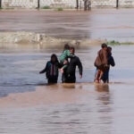 Video: Búrky odplavujú vozidlá a zaplavujú domy na Blízkom východe | Povodne
