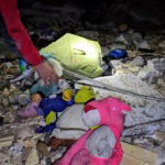 Video: Detské hračky nájdené v troskách americko-izraelského štrajku v Iráne | Americko-izraelská vojna proti Iránu