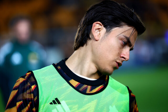 Video: Dybala opúšťa Villa Stuart po tom, čo rímsky útočník podstúpil operáciu kolena
