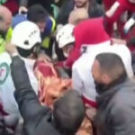 Video: Muž zachránený spod trosiek po útoku v Iráne | Americko-izraelská vojna proti Iránu