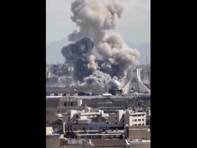 Video ukazuje výbuchy v blízkosti teheránskej veže Azadi Tower | Izraelsko-iránsky konflikt
