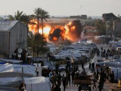 Video ukazuje, že izraelský úder zasiahol vysídľovací tábor v Gaze | Slučka Video ukazuje, že izraelský úder zasiahol vysídľovací tábor v Gaze | Slučka