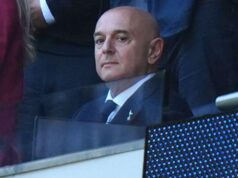 Vinai Venkatesham jasne strieľa na chod klubu Daniela Levyho na stretnutí fanúšikov Vinai Venkatesham jasne strieľa na chod klubu Daniela Levyho na stretnutí fanúšikov