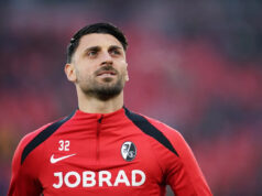 Vincenzo Grifo dostáva chválu od Juliana Schustera a Joachima Löwa pri príležitosti vyrovnania rekordu vo Freiburgu Download app from appStore