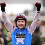 Tom Bellamy dosiahol víťazstvo na White Noise v Mares' Novices' Hurdle v Cheltenhame