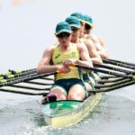 Vybudovanie dočasného veslárskeho kurzu pred olympijskými hrami v Brisbane by mohlo stáť až 500 miliónov dolárov – a miestom konania je rieka zamorená krokodílmi (na obrázku ženský tím Aussie Quadruple Sculls súťažiaci na olympijských hrách v Paríži)