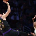 Všetci piati štartujúci skórovali dvojciferne, keďže Lakers porazili Pelicans