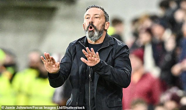 Všetky tieto reči o „vzrušivom“ Derekovi McInnesovi, ktorý je „najväčším Manažér Hearts Derek McInnes sa v posledných týždňoch z niektorých strán dostal pod paľbu