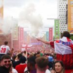 Páchatelia teraz čelia päťročnému zákazu futbalu a pokute až 1 000 libier (Barónka Casey Review/Handout/PA Wire)