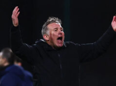 Vykúpenie zo Swansea vo Wrexhame sa ukazuje ako významné Hráči Wrexhamu Callum Doyle, Ollie Rathbone, Zak Vyner a George Thomason oslavujú