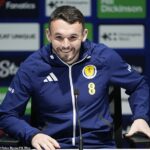 John McGinn bol v typicky žoviálnej nálade pred priateľským zápasom Škótska proti Pobrežiu Slonoviny