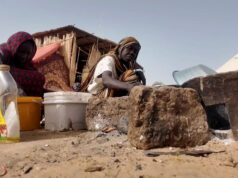 Vysídlené rodiny v Sudáne bojujú, pretože pomoc chýba Vysídlené rodiny v Sudáne bojujú, pretože pomoc chýba