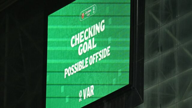 Vysvetlené pravidlá VAR finále Carabao Cupu, predĺženie, penalty a podrobnosti o trofeji
