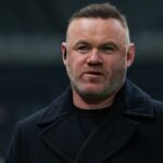 Wayne Rooney hovorí, že pre Man United by bolo obrovským rizikom vymenovať Roberta De Zerbiho za hlavného trénera.