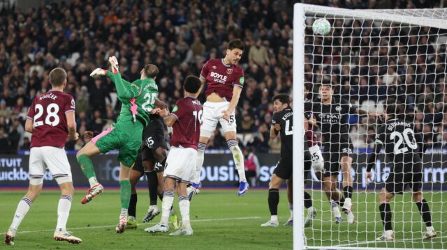West Ham dent Man City dúfa v titul, pretože bývalá West Ham dent Man City dúfa v titul, pretože bývalá hviezda Arsenalu robí Gunners obrovskú láskavosť