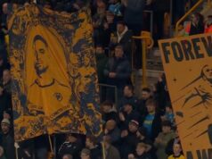 Wolves spomínajú na Dioga Jotu s jedinečnou poctou, keď sa fanúšikovia Liverpoolu zjednotili, aby si uctili útočníka Obe skupiny priaznivcov sa zišli v prvom polčase, aby si spomenuli na Dioga Jotu