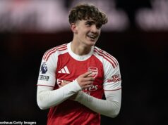 Wonderboy Arsenalu Max Dowman, 16, čelí tomu, že je VYNECHANÝ z boja o titul v Premier League, aby sa sústredil na svoje GCSE – napriek svojmu rekordnému gólu, tvrdí Wayne Rooney Wayne Rooney verí, že Max Dowman môže zmeškať niektorý z titulov Arsenalu kvôli jeho GCSE