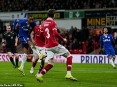 Wrexham 2-4 Chelsea: Srdcovka pre 10-člennú stranu šampionátu, keď Blues unikli z Walesu s neporušenou kampaňou FA Cupu – ale hollywoodski snílci Ryana Reynoldsa si zaslúžili lepšie, píše RIATH AL-SAMARRAI Joao Pedro skóroval v predĺžení a zvýšil na 4:2 a ukončil slabé nádeje Wrexhamu